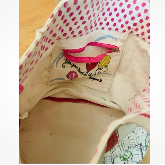 Brighton White and Pink Cityscape Shoulder Bag... Free Your Heart - Picture 3 of 8